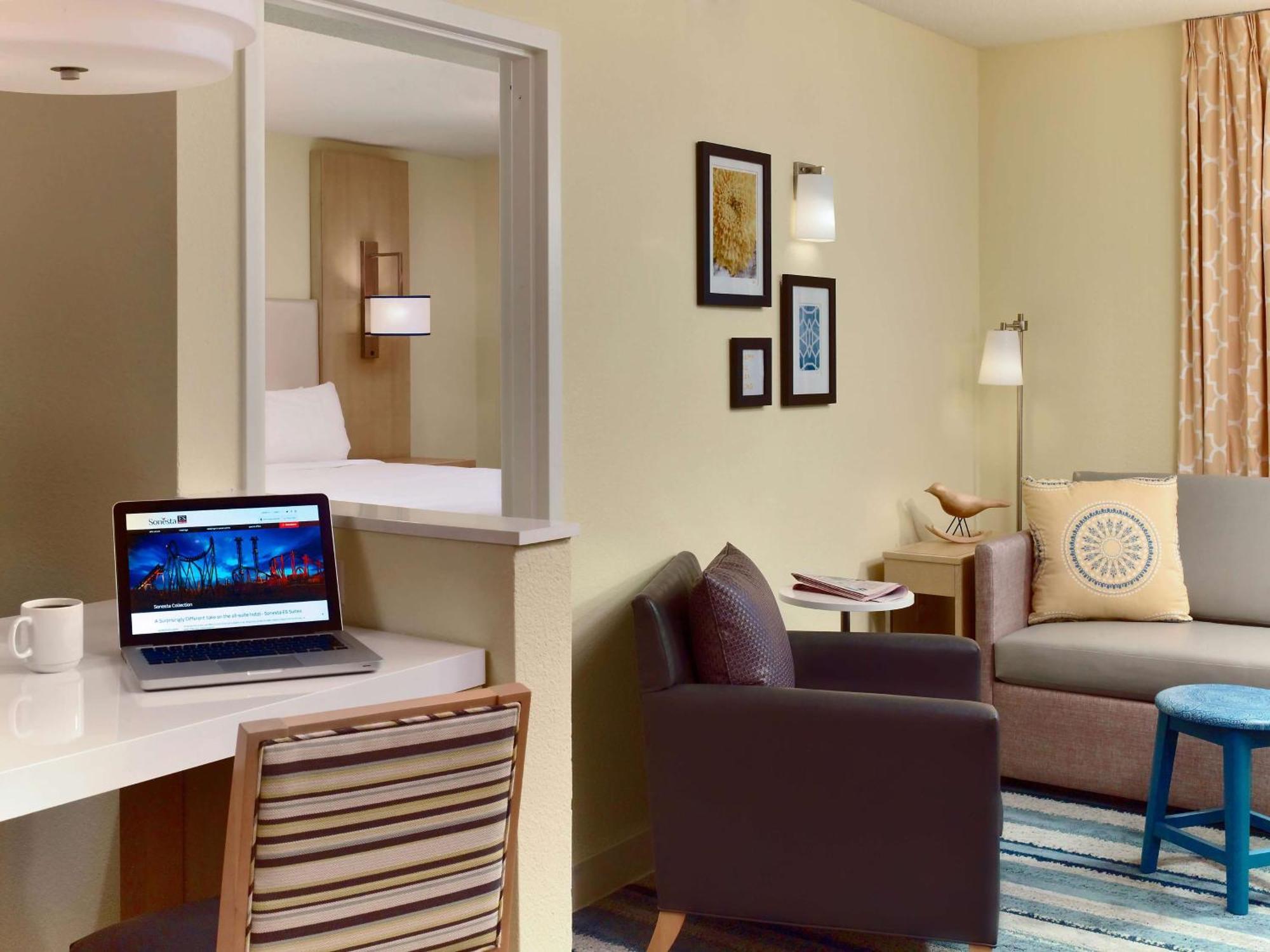 One-Bedroom King Suite,1276964908:JPEG
