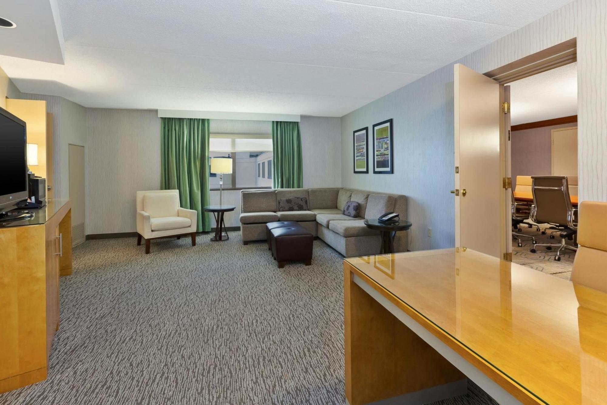 One-Bedroom Deluxe King Suite,1742656428:JPEG